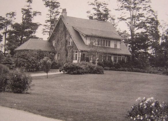 This image depicts the L.A. Beeghly residence in 1927.