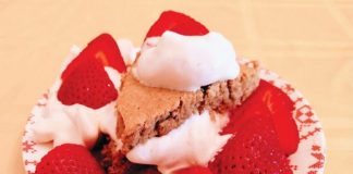 Strawberry Shortcake Baked Oats, a variation of the popular baked oats trend allows you to eat dessert as a healthy breakfast.