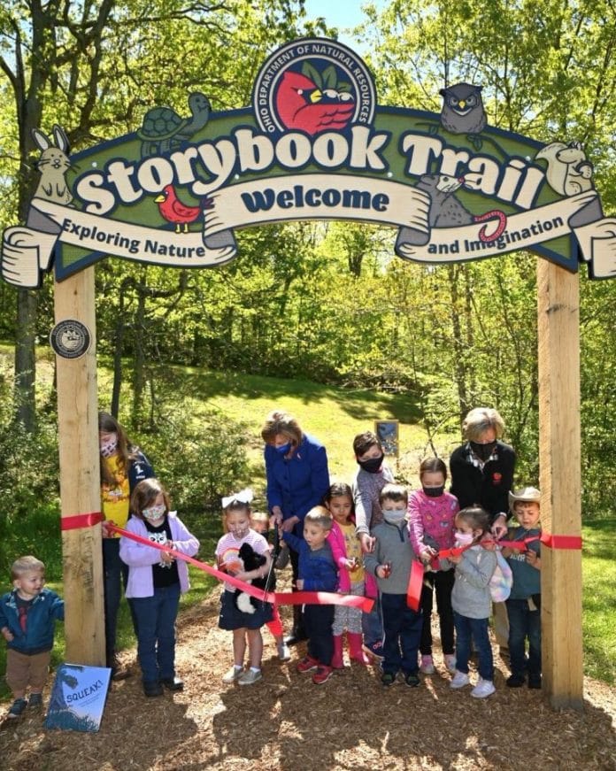 Ohio first lady Fran DeWine and Ohio Department of Natural Resources Director Mary Mertz at today’s ribbon cutting. DeWine and Mertz were among the first to walk along Ohio’s newest Storybook Trail at Burr Oak State Park in Morgan County. 