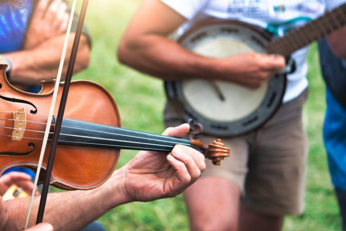 Traditional Irish music session set for Feb. 16 at Magic Tree | Musicians who play Irish jigs, reels, polkas and hornpipes on acoustic instruments are welcome to join in.